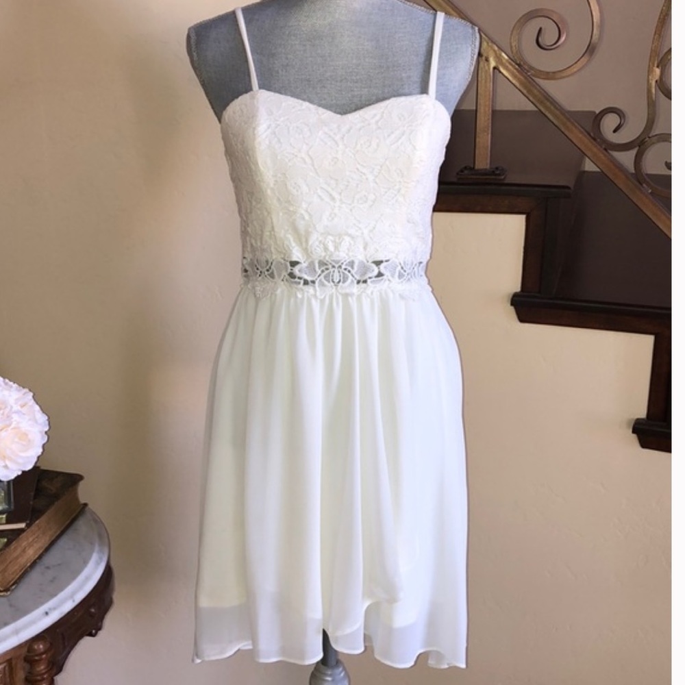 I.N. SAN FRANCISCO Off White Lace Bodice Dress